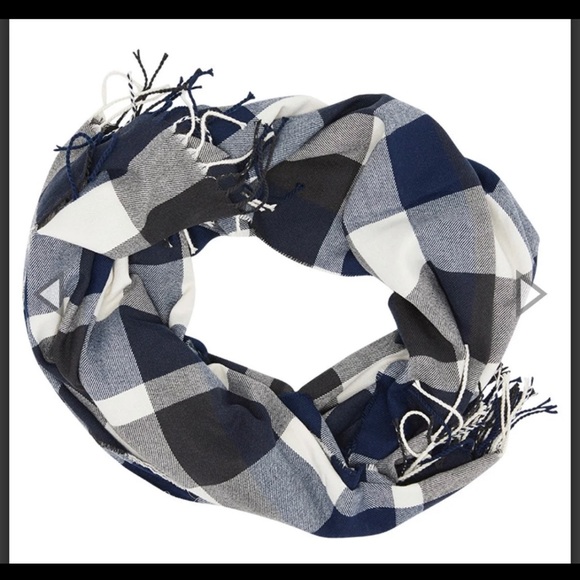 Plush Ultra Soft Fringe Scarf - Picture 4 of 8